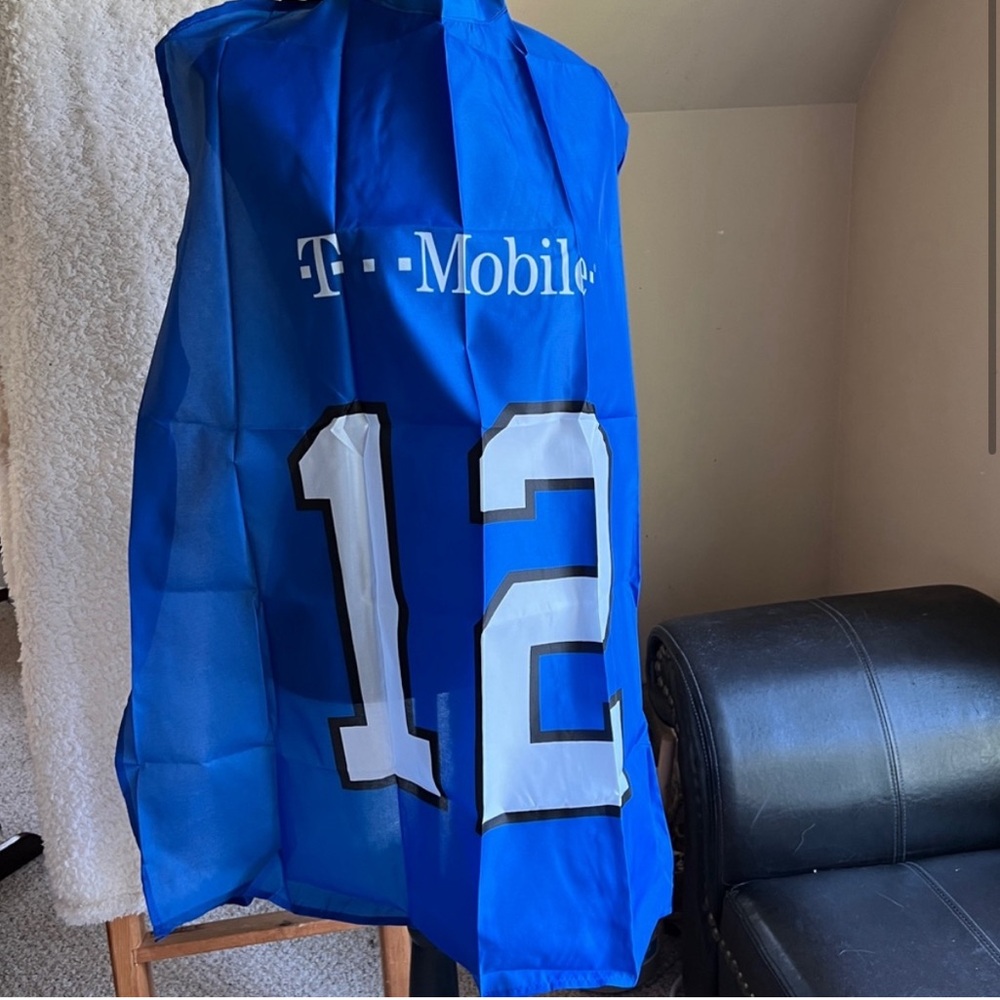 2014 Seattle Seahawks TMobile 12th Man Cape Flag Scarf EUC Original Package Blue